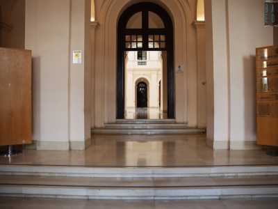 Alcuni gradini portano nell�elegante corte interna utilizzata spesso come spazio eventi
